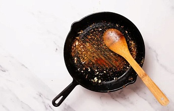 Жареный батат с индейкой, фасолью и овощами